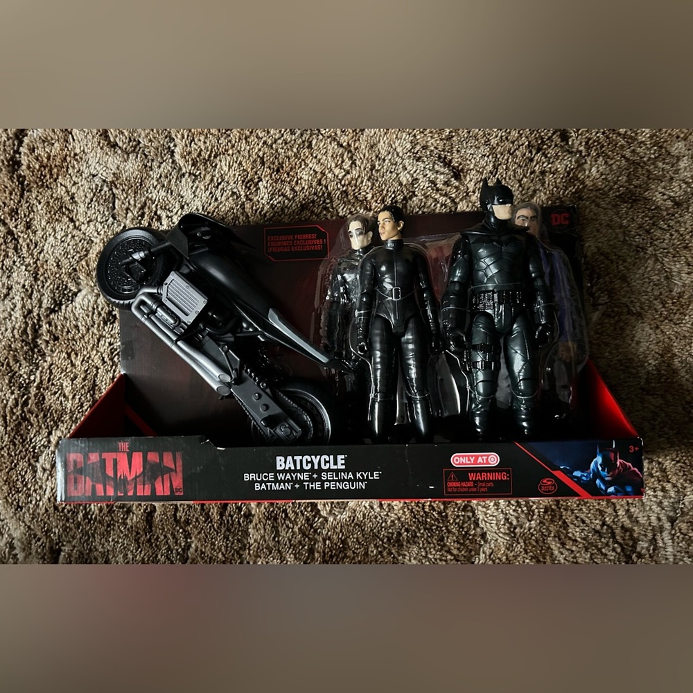DC Comics The Batman Batcycle + 4 Figures Playset ~ NEW